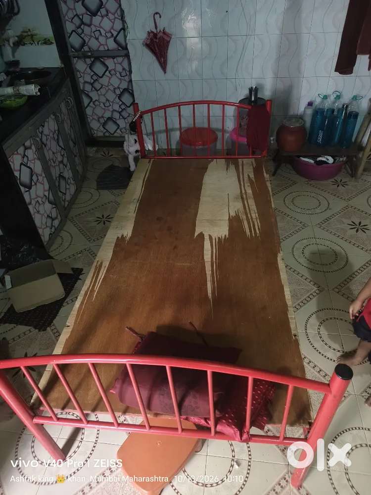 Iron bed size 6 by 3