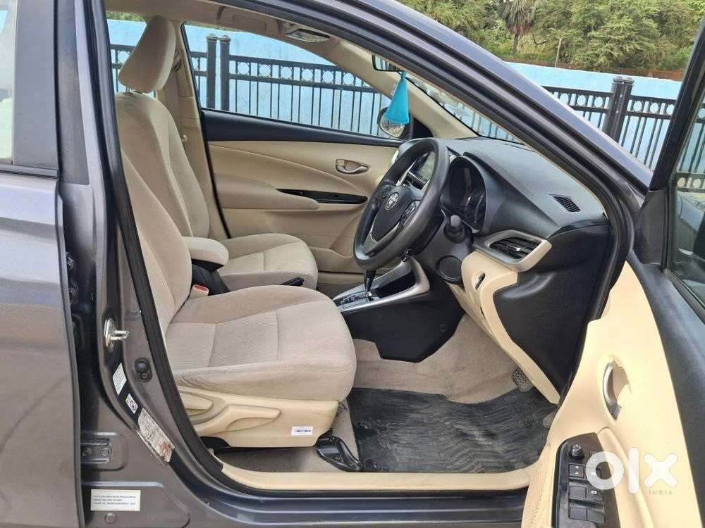 Toyota Yaris V Cvt, 2018, Petrol