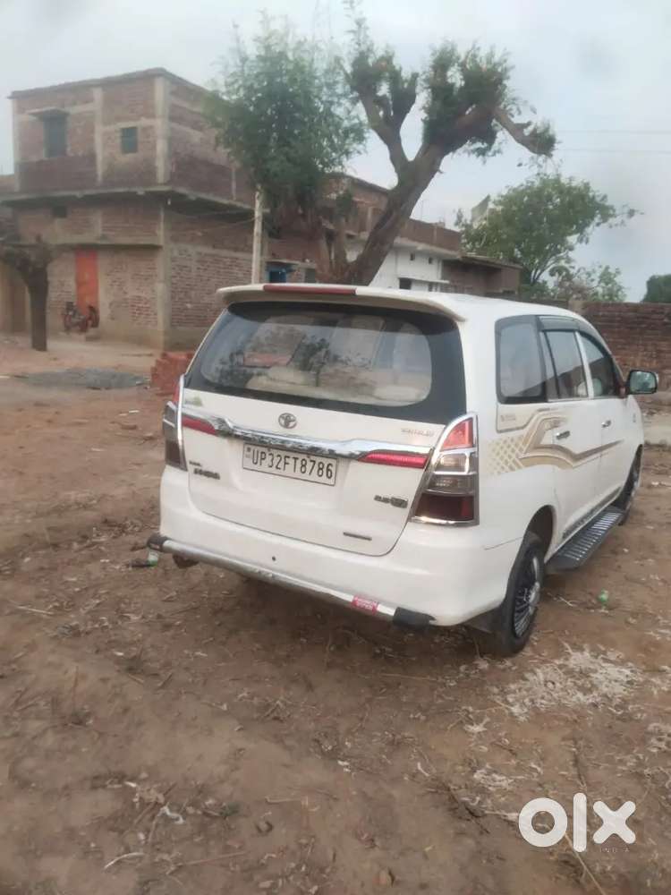 Toyota Innova Petrol 2014