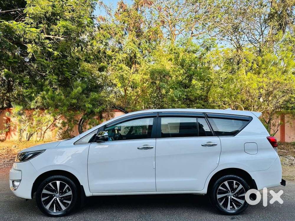 Toyota Innova Crysta [2020-ongoing] 2.4 Zx 7 Str, 2025, Diesel