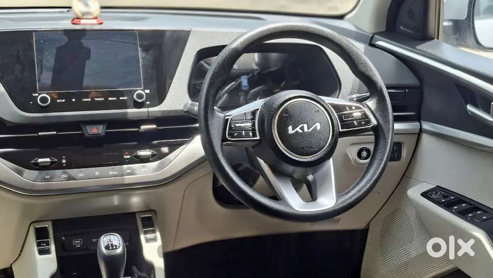 Kia Carens Prestige 2024