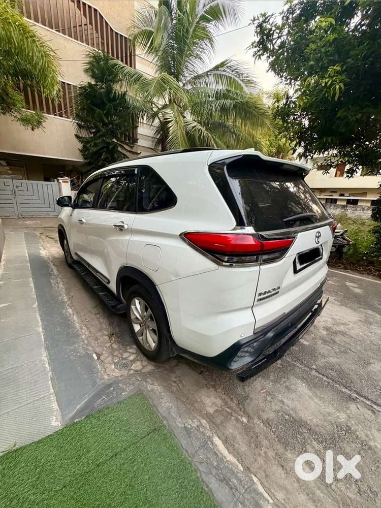 Toyota Innova Hycross 2023