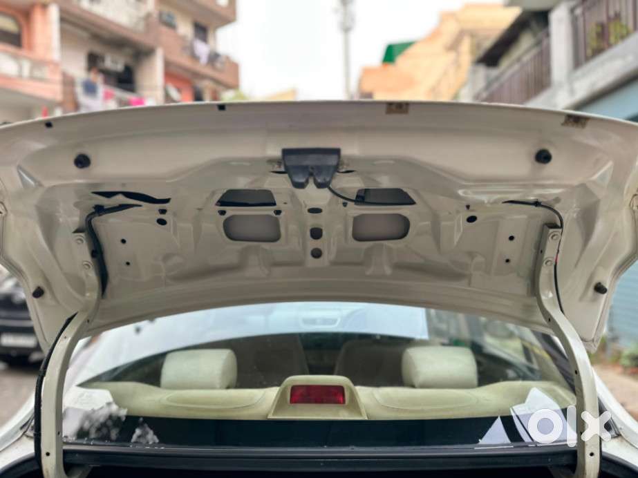 Maruti Suzuki Dzire 1.2 Vxi, 2014