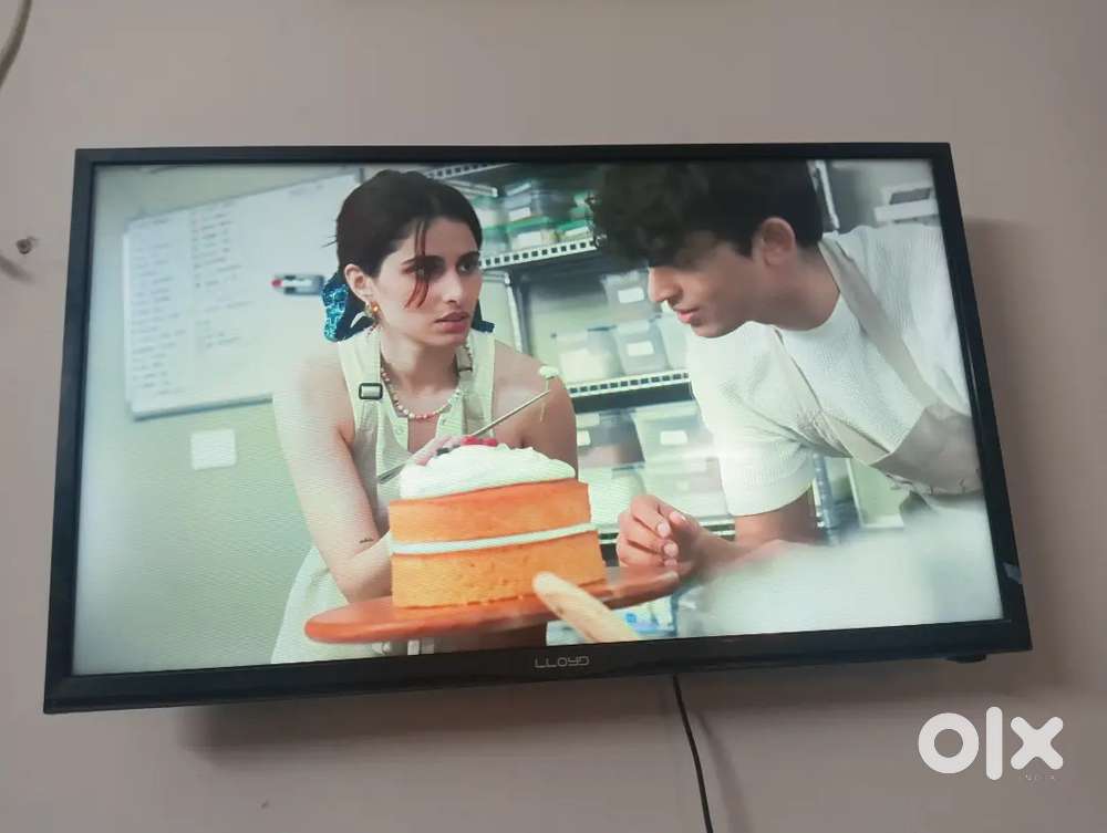 Lloyd 32 inch smart TV