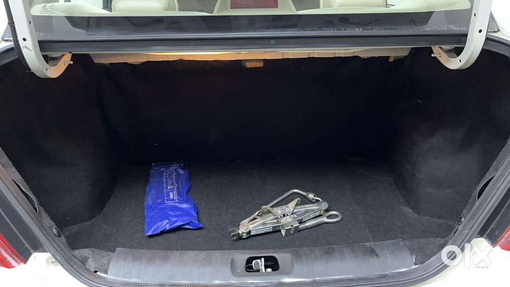 Maruti Suzuki Swift Dzire Vxi Optional, 2017, Petrol