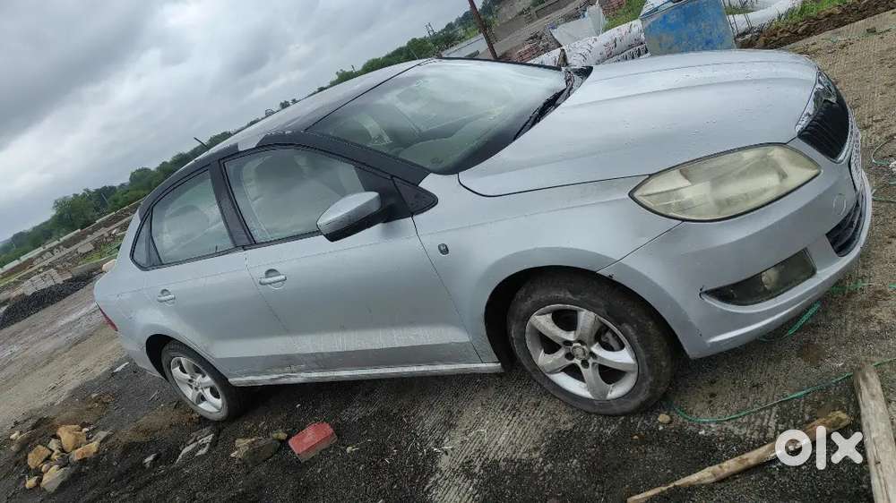 Skoda Rapid Elegance 2013