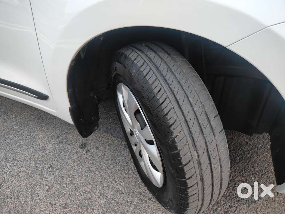 Maruti Suzuki Swift Lxi Optional-o, 2023, Petrol