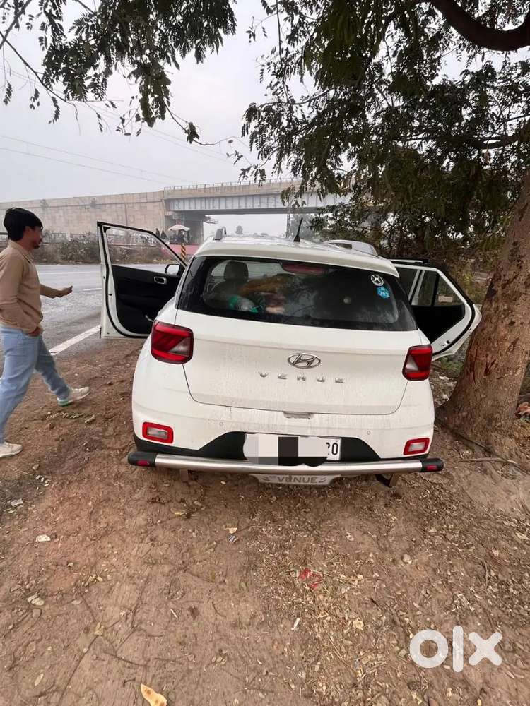 Hyundai Venue 2020 Petrol Well Maintained