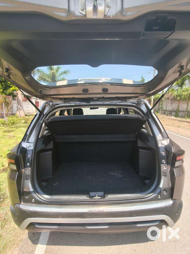 Maruti Suzuki Brezza 1.5 Vxi Smart Hybrid, 2023, Petrol