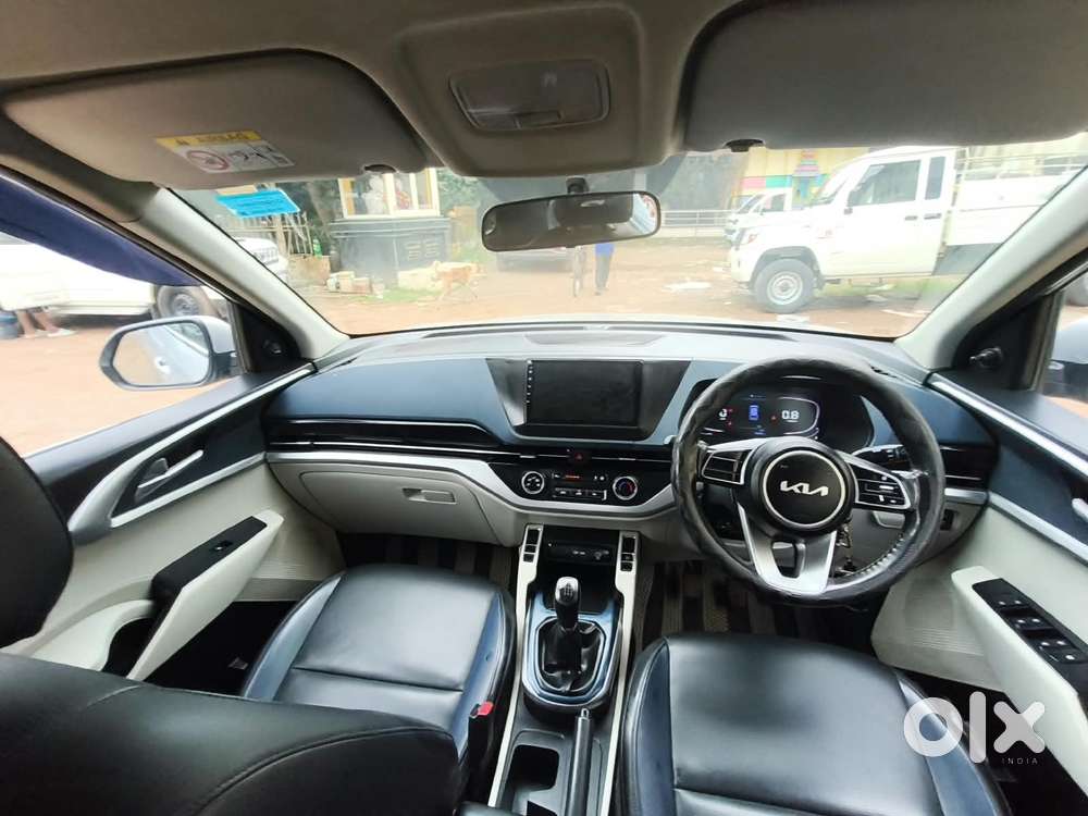 Kia Carens 1.5 Premium 7 Str, 2023, Petrol