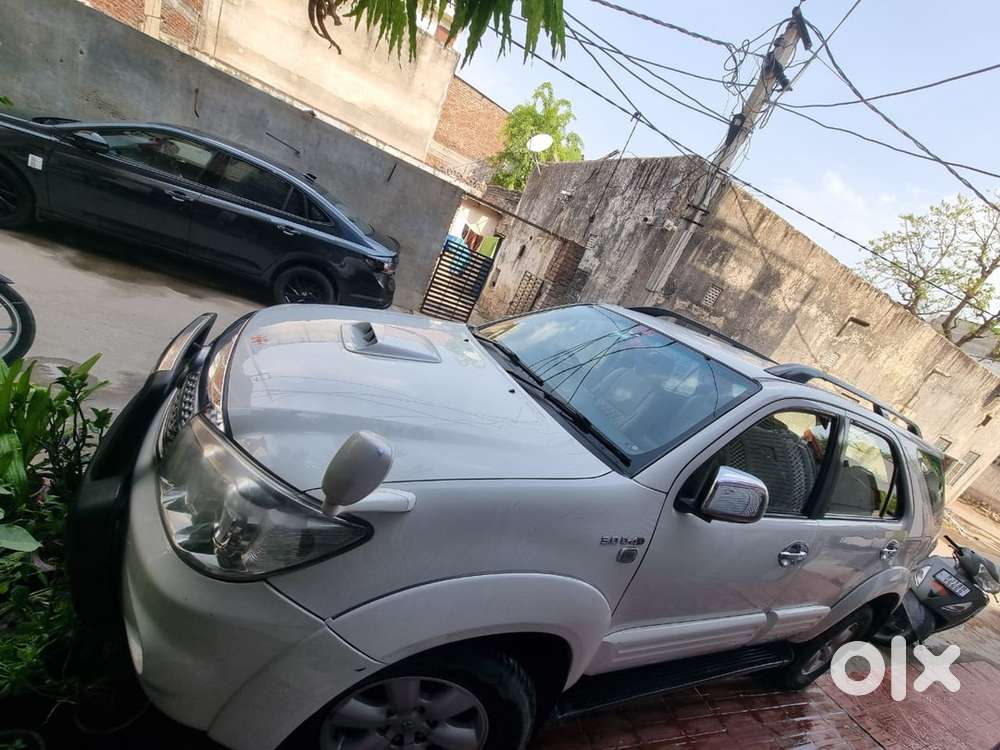 2011 Toyota Fortuner Manual