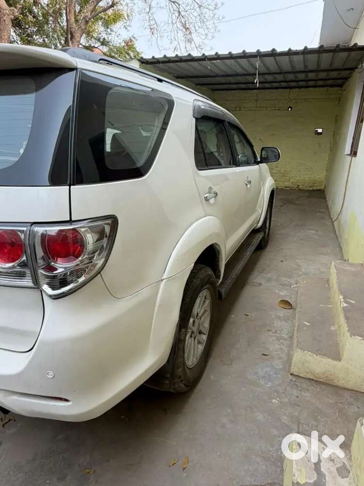 Toyota Fortuner 2013 Diesel 150000 Km Driven
