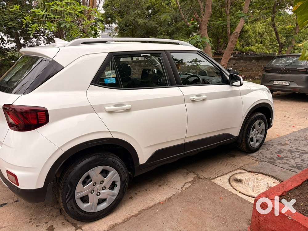 Hyundai Venue 2021 Petrol Well Maintained