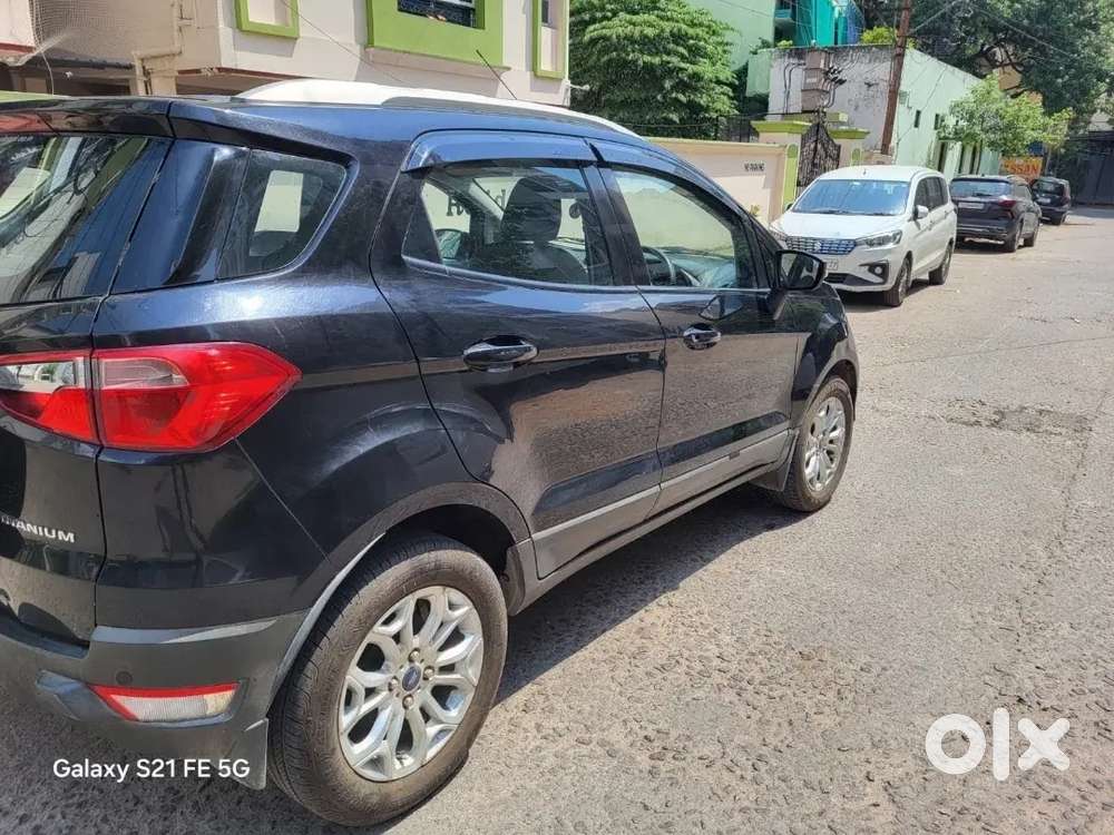 Showroom Track Automatic Ford Ecosport Titanium Petrol 2014 At Amt