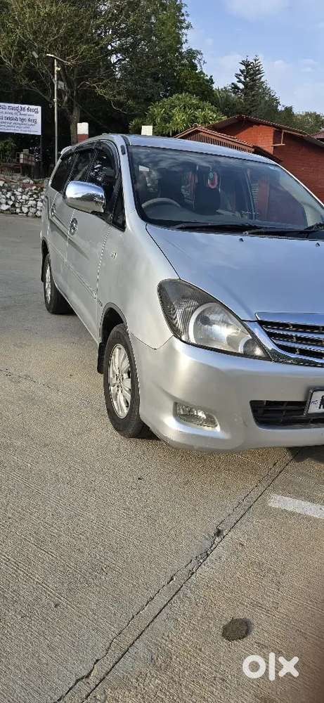 Toyota Innova 2.5 V 2011