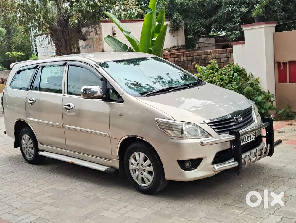 Toyota Innova 2.5 G (diesel) 8 Seater, 2012, Diesel