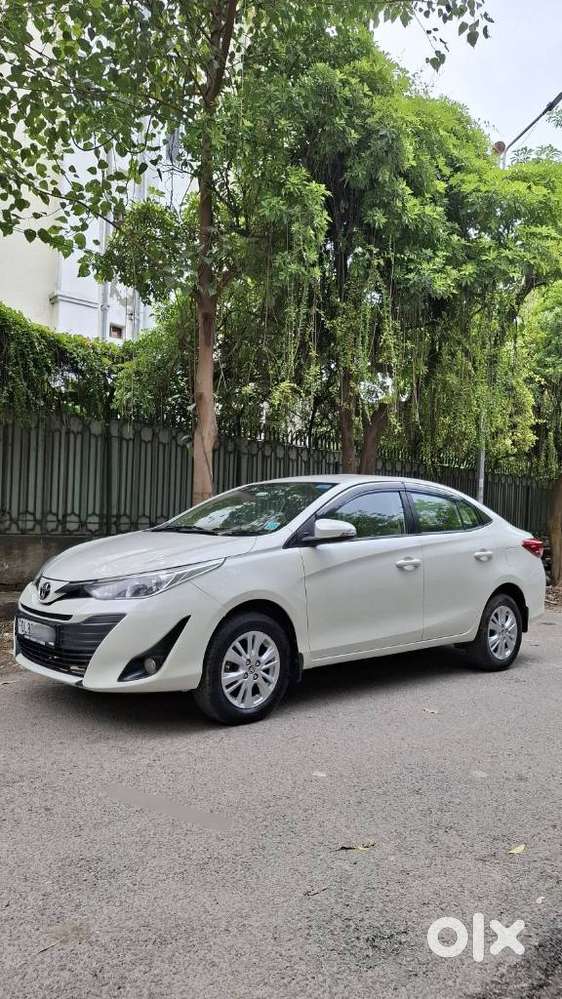 Toyota Yaris V Cvt, 2018, Petrol