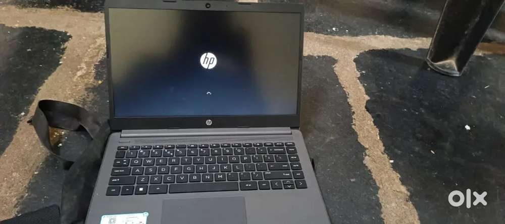 Hp laptop 8gb ram and 512 SSD ,AMD Rezon 3 ,with company charger