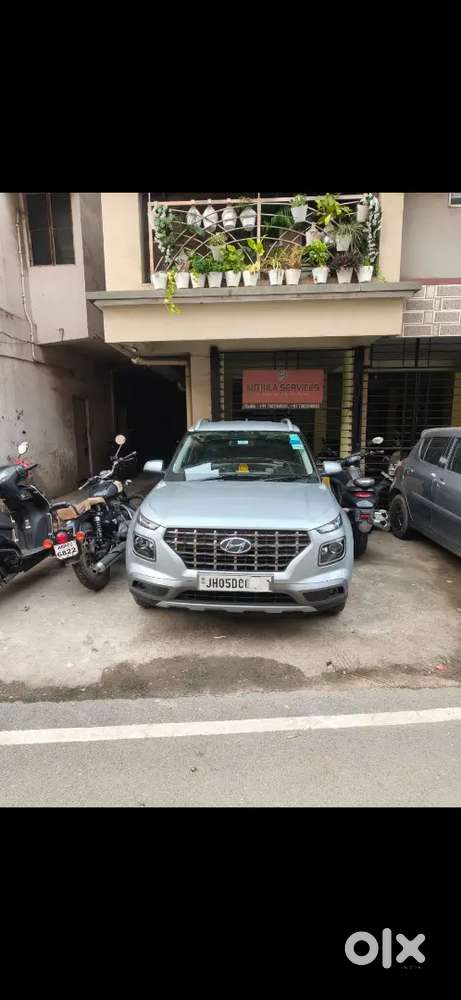 Hyundai Venue 2022 Petrol 30000 Km Driven