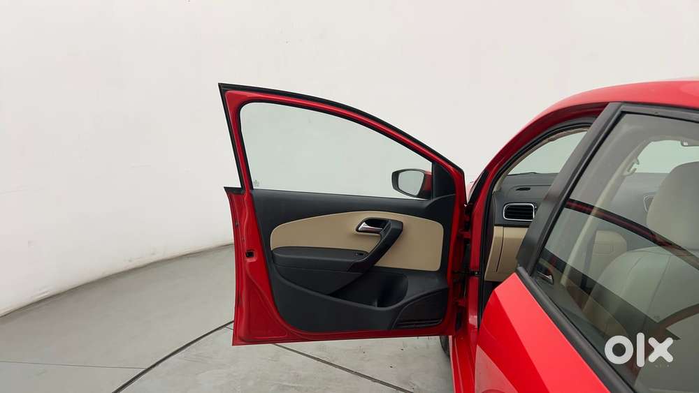 Volkswagen Polo Petrol Highline 1.2l, 2015, Petrol