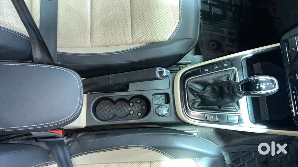 Skoda Slavia 1.0 Tsi Style At, 2022, Petrol