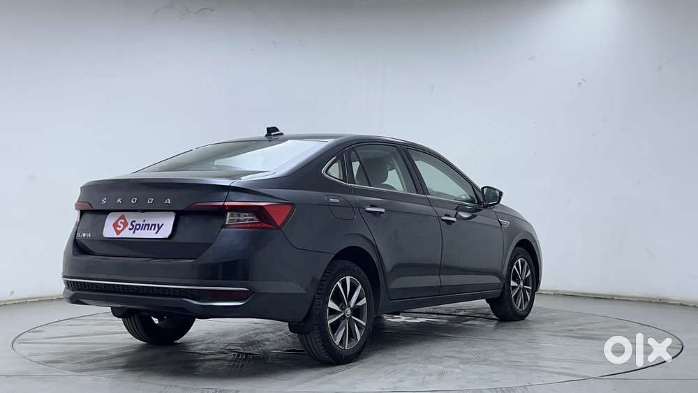 Skoda Slavia Style 1.0l Tsi Mt, 2022, Petrol