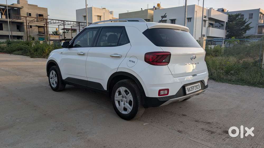 Hyundai Venue S (o) 1.2 Petrol Knight Edition, 2021, Cng & Hybrids