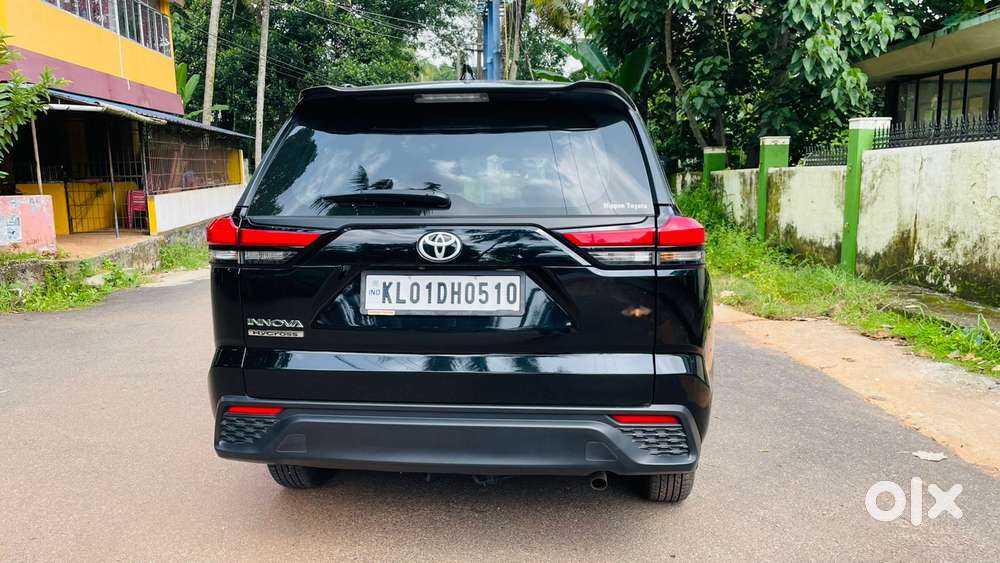 Toyota Innova Hycross, 2025