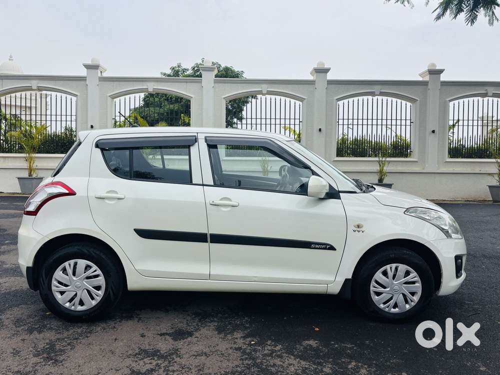 Maruti Suzuki Swift Lxi Optional-o, 2017, Petrol