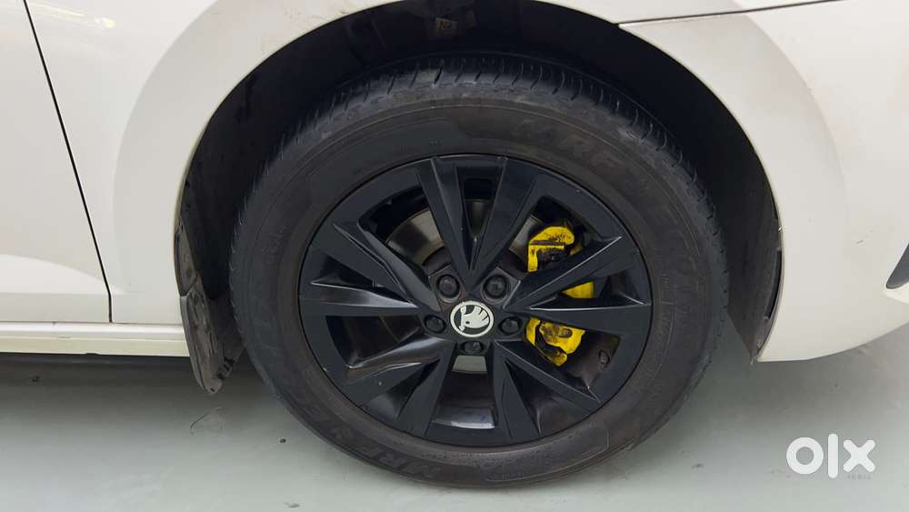 Skoda Slavia Style 1.0l Tsi At, 2022, Petrol