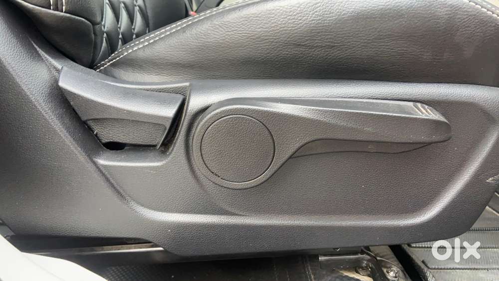 Mahindra Xuv 3xo Ax5l 1.2 Petrol At, 2024, Petrol