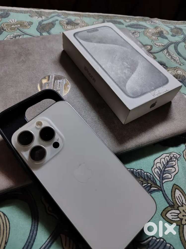 I phone 15 pro white titanium