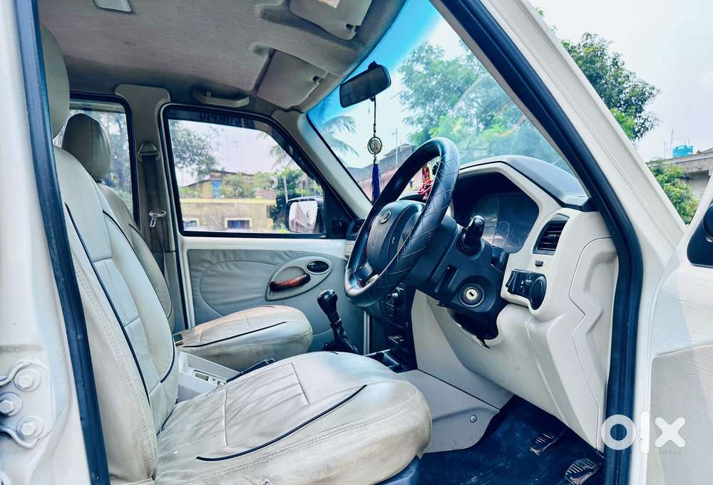 Mahindra Scorpio S4 Plus 9s, 2015