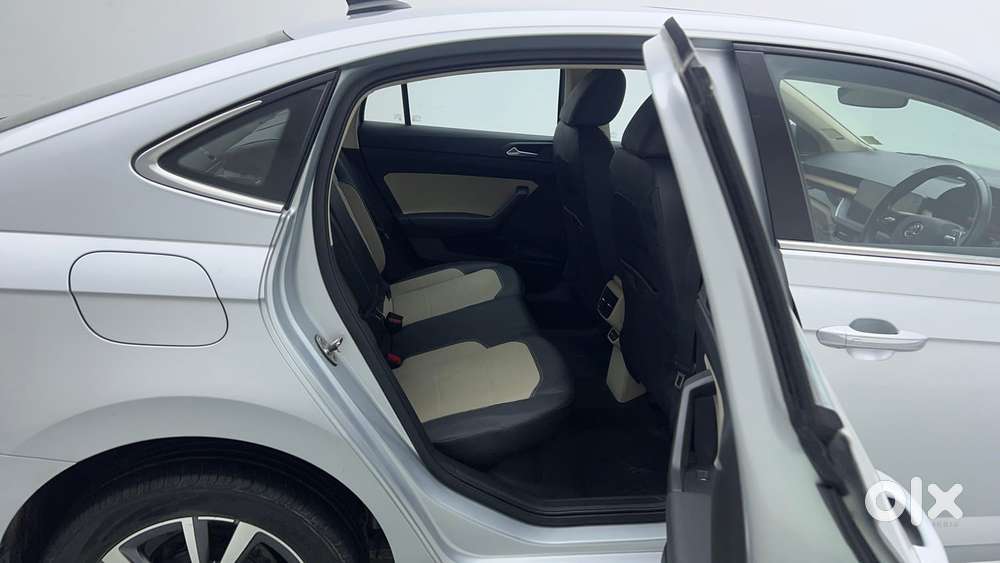 Skoda Slavia Style 1.0l Tsi Mt, 2022, Petrol