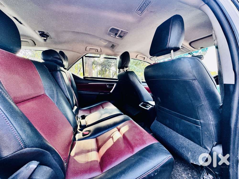 Toyota Fortuner Legender