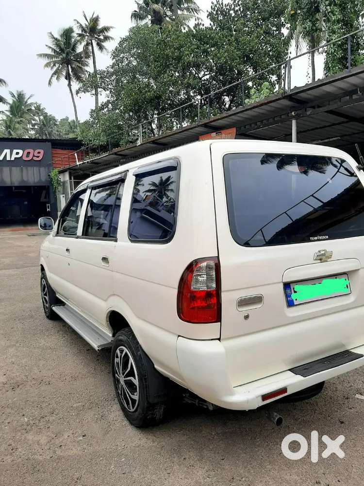 Chevrolet Tavera Neo 2011 Diesel 185000 Km Driven