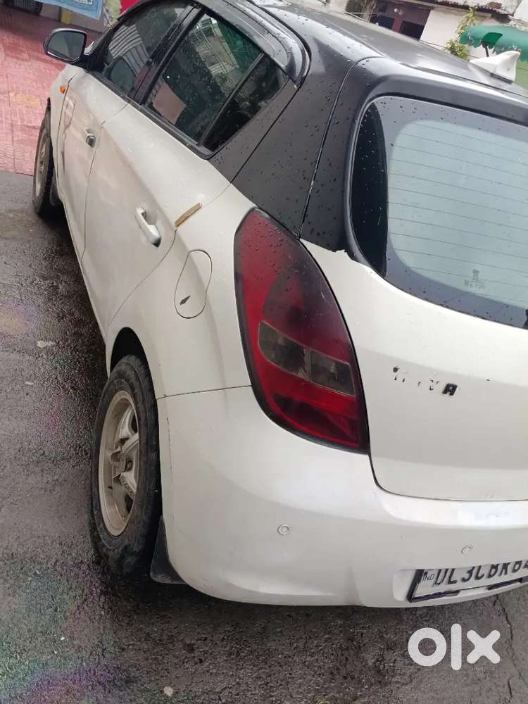 2012 Hyundai I20 Magna At Charon Tyre Nahin Hai Alloy Wheel Tab Screen