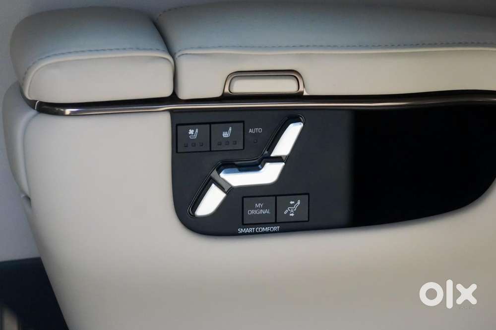 Toyota Vellfire Vip – Executive Lounge, 2025, Petrol