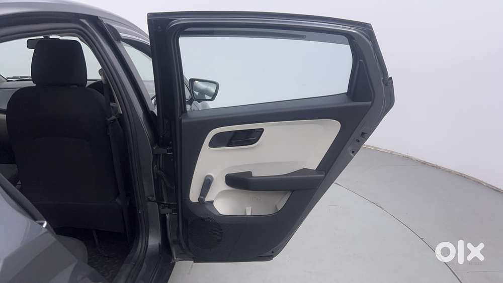 Tata Altroz 1.2 Xe Plus Petrol, 2022, Petrol