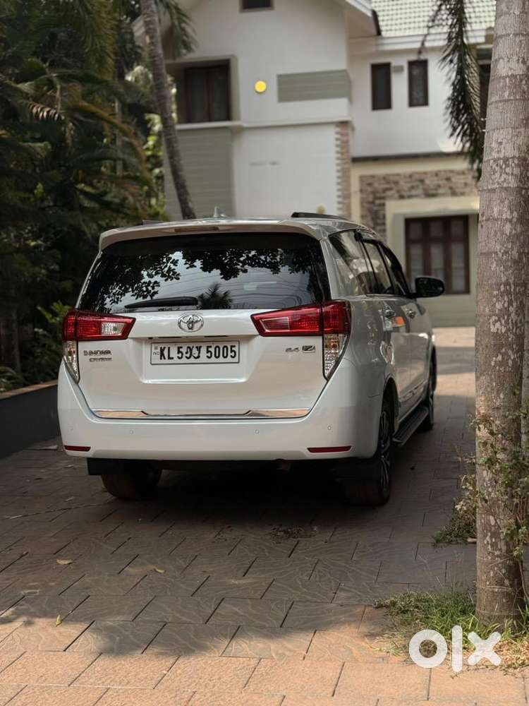 Toyota Innova Crysta 2023