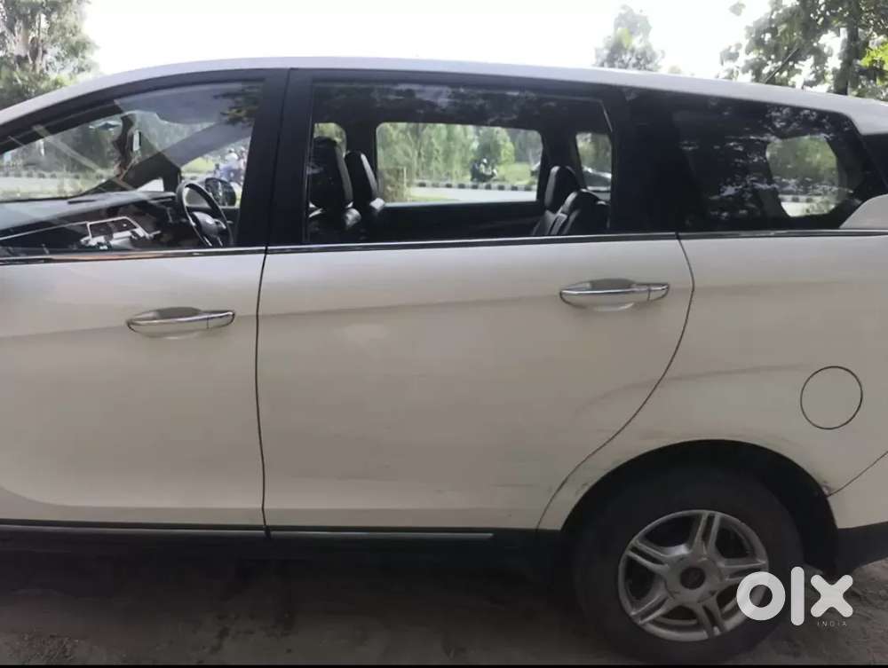 Mahindra Marazzo M8, 2018, Diesel