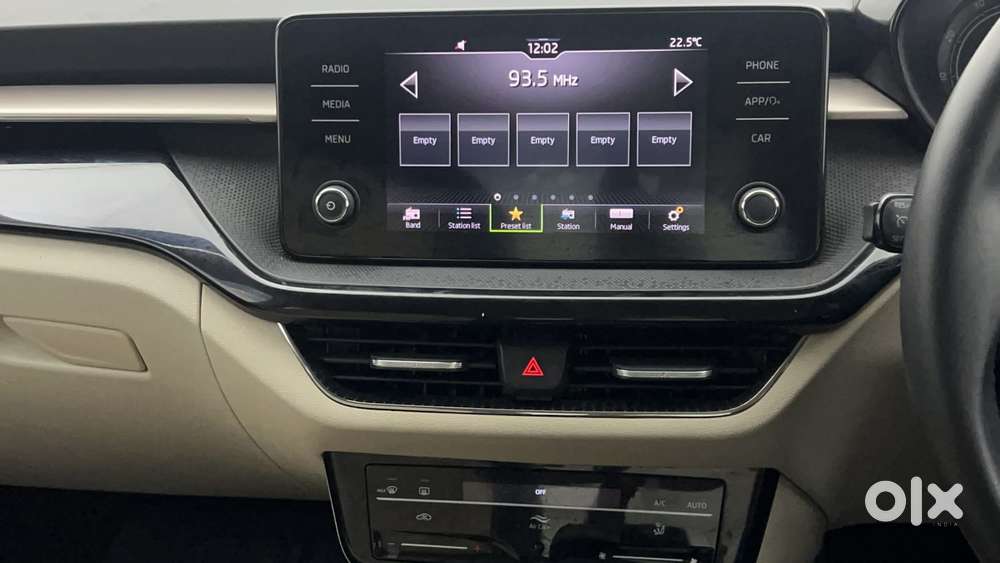 Skoda Slavia Ambition 1.0l Tsi At, 2023, Petrol