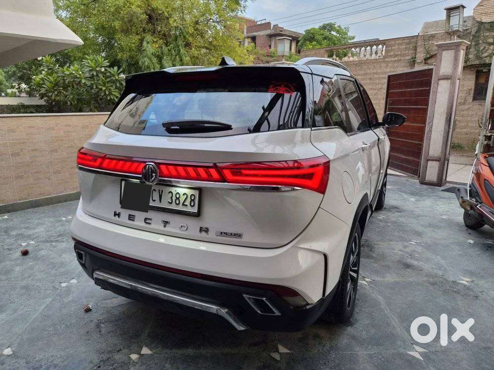 Mg Hector Plus Sharp Pro 1.5 Turbo Petrol  Cvt 7 Str Dual Tone, 2023..