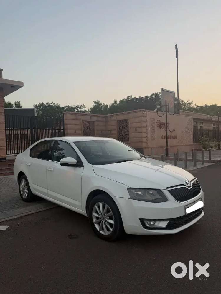 2015 Skoda Octavia 2.0 Tdi Ambition | 93,000 Km | 2nd Owner | Vip No.