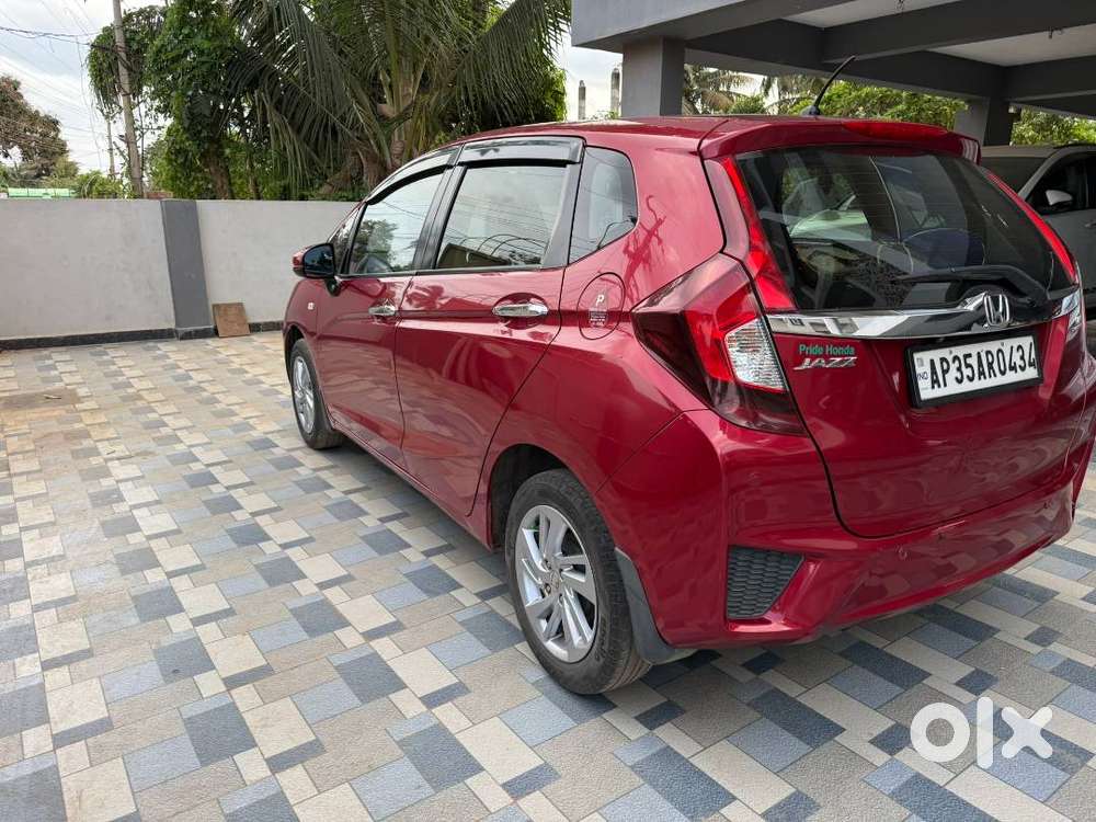 2018 Honda Jazz V Red - Only ₹4,75,000! 69k Km, Very Good Condition