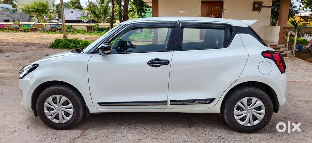 Maruti Suzuki Swift Vxi + Manual, 2022, Petrol