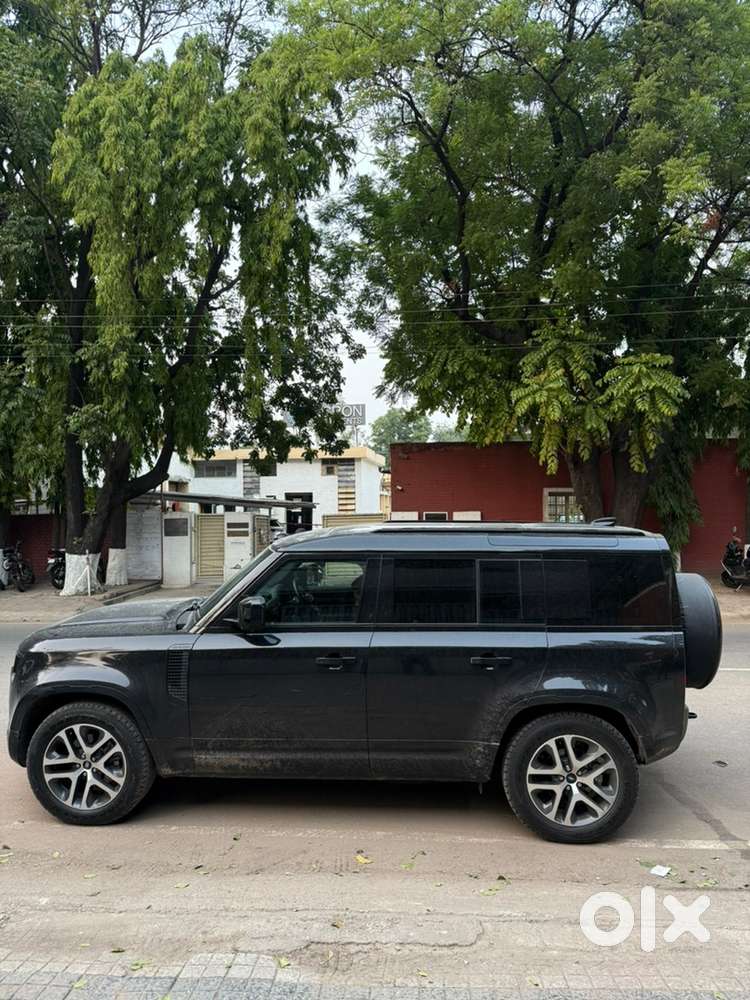 Land Rover Defender 2025