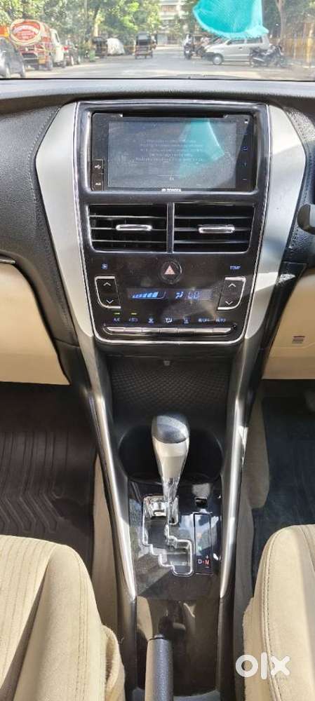 Toyota Yaris V Cvt, 2018, Petrol
