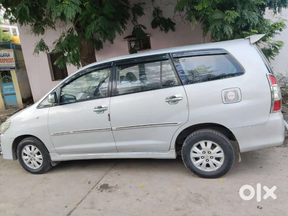 100% Conditioned Toyota Innova 2.5g (8 Seater)