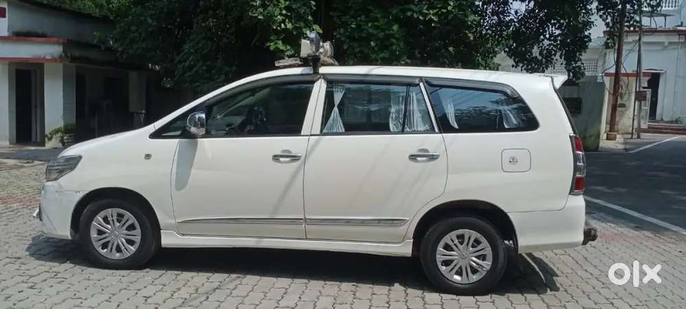 Toyota Innova 2016 (dm Hamirpur Ki Car)